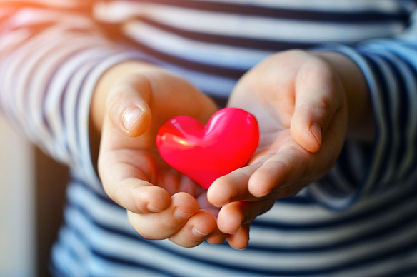 Apri il tuo cuore e dona qualcosa ai bimbi del kenya